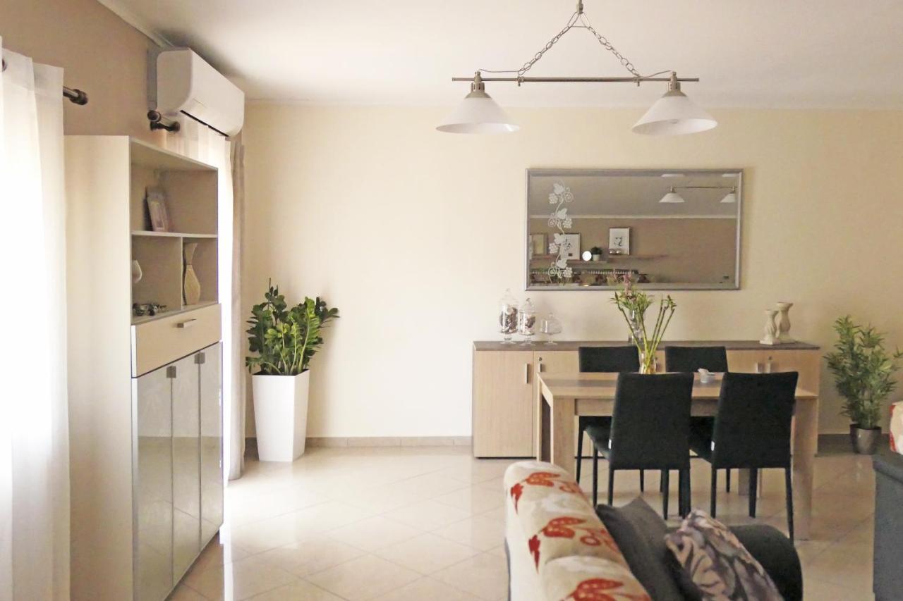 Sapphire & Ivory Luxury Apartments - Kavala Buitenkant foto